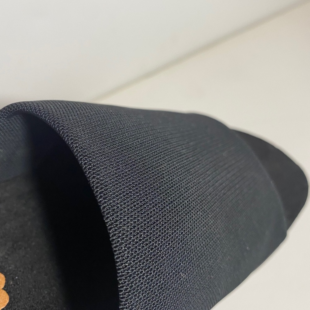 Size 8 Yuu Sandals - Picture 5 of 6